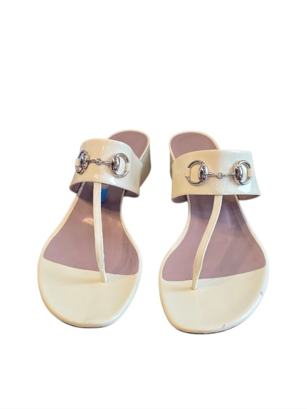 Gucci Cream Patent Leather Block Heel Sandals With Callouts 40 1/2 - Picture 3 of 14